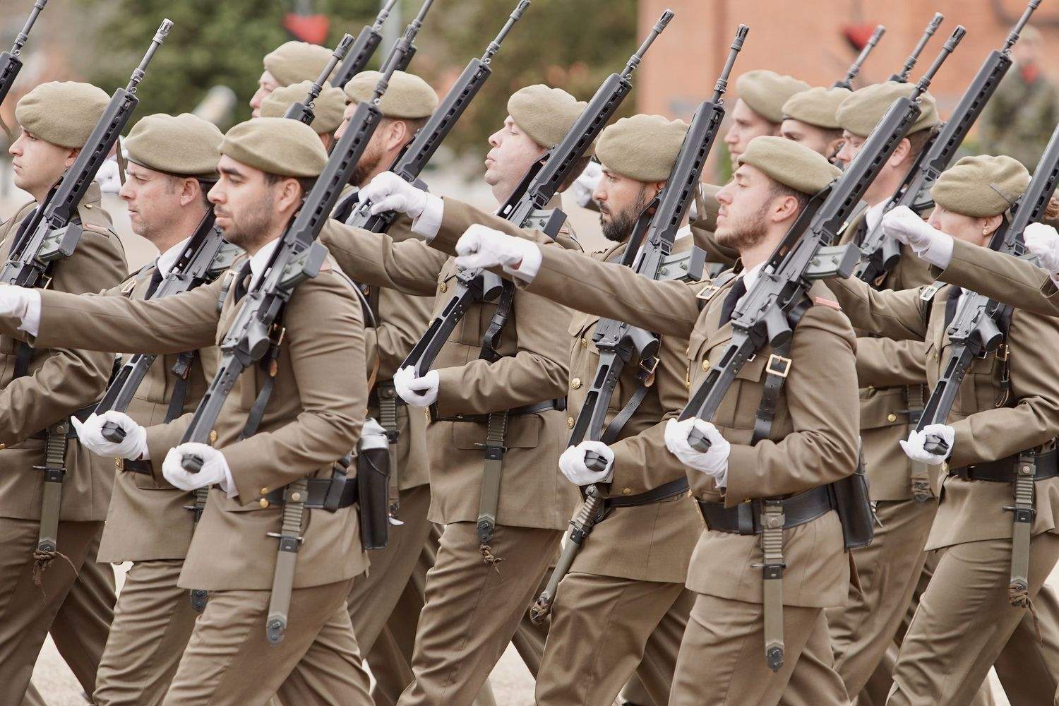 El Mando de Artillería de Campaña celebra un acto militar para conmemorar la gesta del Dos de Mayo de 1808 en la base Conde Gazola de Ferral del Bernesga (León) | Campillo / ICAL