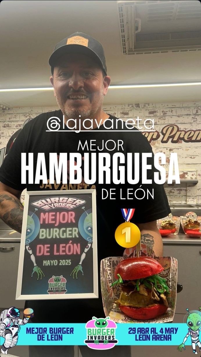Jorge, dueño de La Javaneta, tras ganar el premio en el certamen | Burger Invaders Jorge, dueño de La Javaneta, tras ganar el premio en el certamen | Burger Invaders