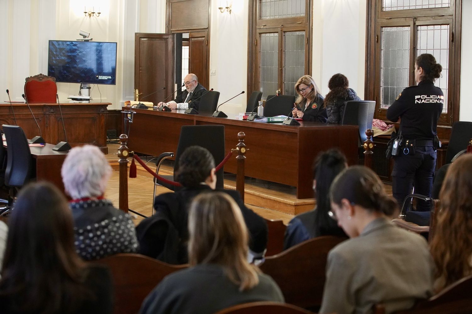 Primera sesión del juicio contra una auxiliar de Enfermería acusada de asesinato en una residencia de ancianos de León | Campillo / ICAL