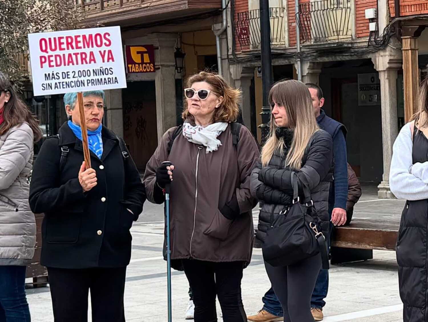 Concentración en La Bañeza para exigir mejoras en el Servicio de Pediatría