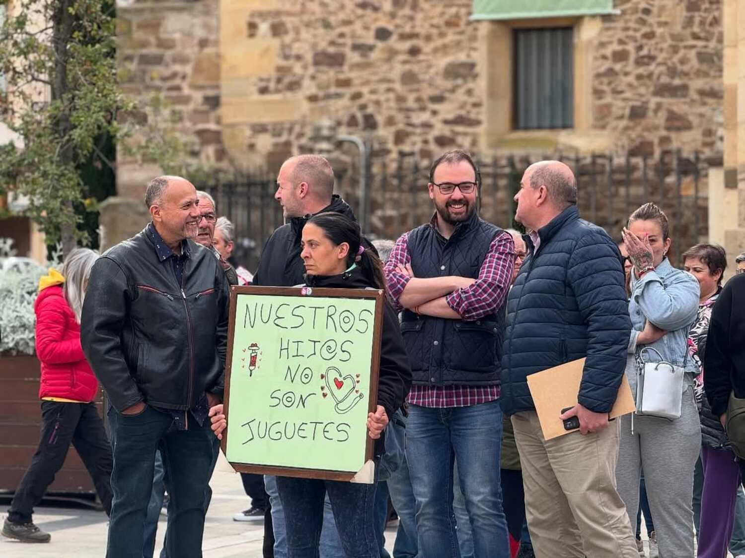 Concentración en La Bañeza para exigir mejoras en el Servicio de Pediatría