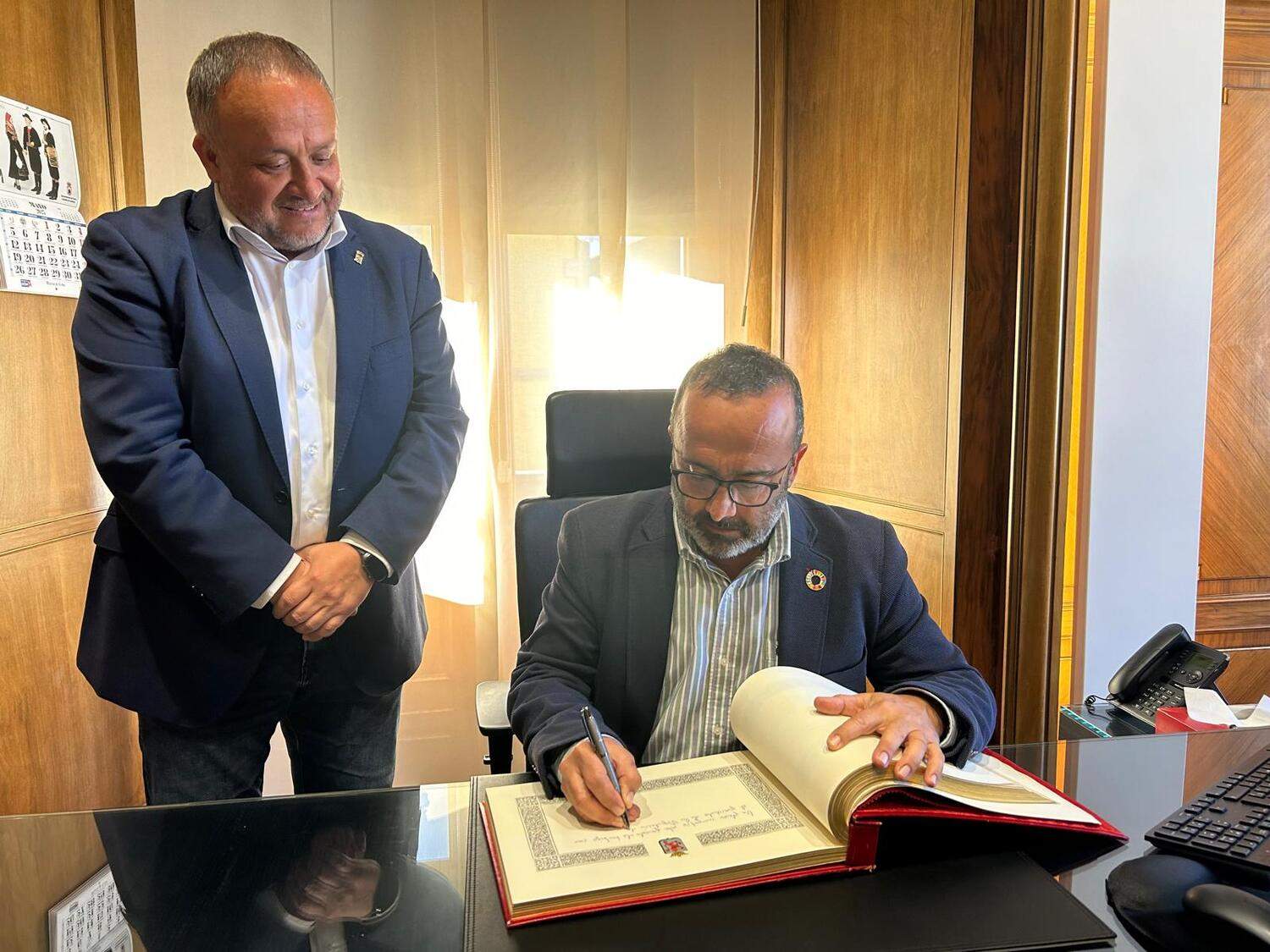 La Diputación de León comparte conocimientos técnicos con la de Cáceres para mejorar su eficiencia La Diputación de León comparte conocimientos técnicos con la de Cáceres para mejorar su eficiencia