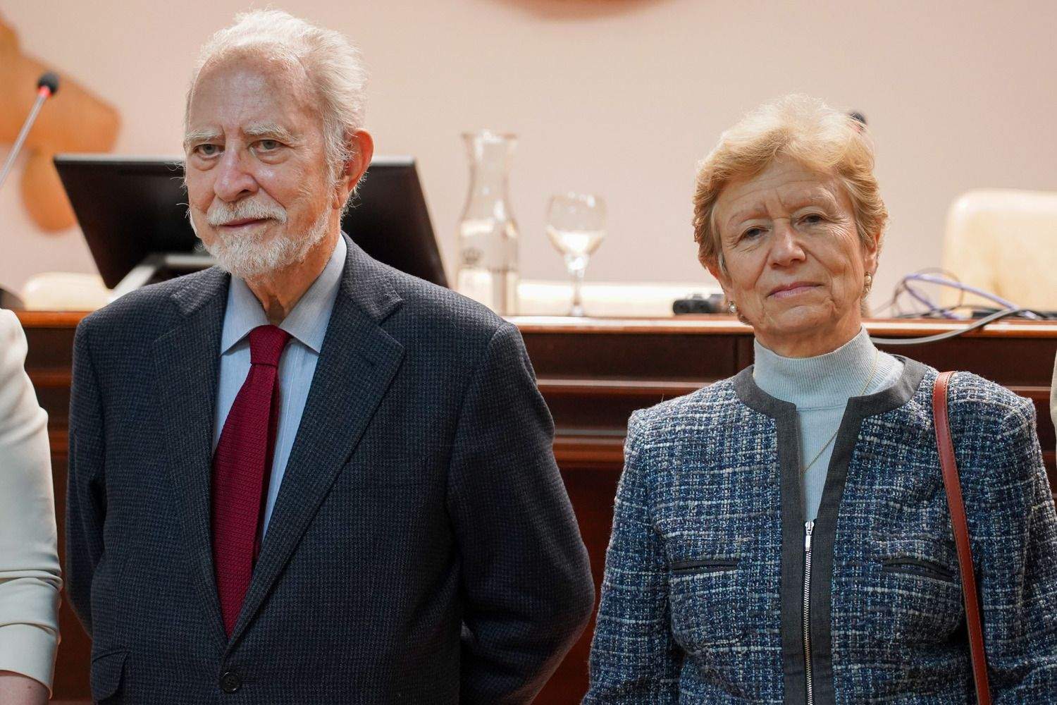 Los escritores José María Merino y Ángeles Encinar mantienen un encuentro con estudiantes, profesores y miembros de la Universidad de León | Campillo / ICAL Los escritores José María Merino y Ángeles Encinar mantienen un encuentro con estudiantes, profesores y miembros de la Universidad de León | Campillo / ICAL