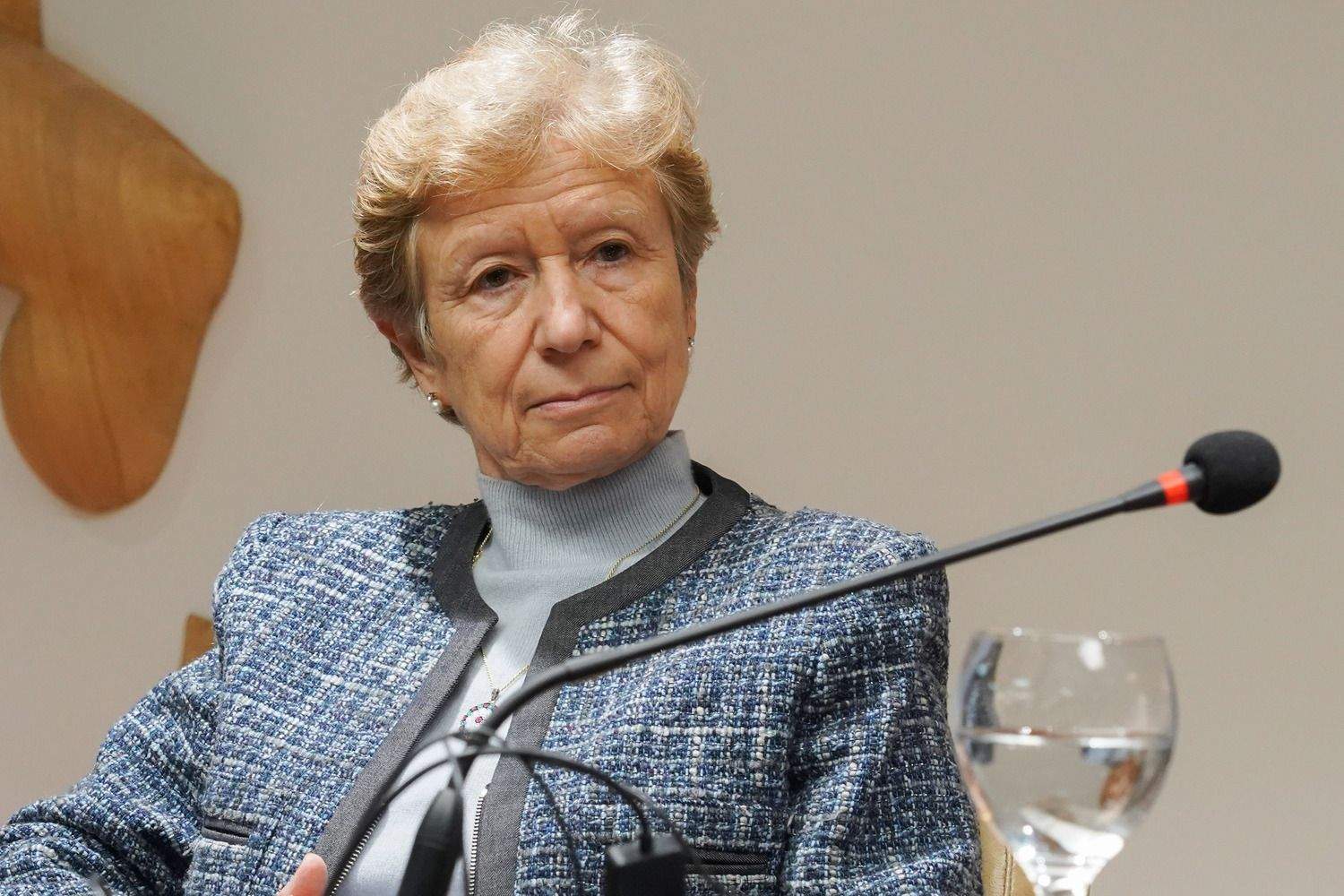 Los escritores José María Merino y Ángeles Encinar mantienen un encuentro con estudiantes, profesores y miembros de la Universidad de León | Campillo / ICAL Los escritores José María Merino y Ángeles Encinar mantienen un encuentro con estudiantes, profesores y miembros de la Universidad de León | Campillo / ICAL