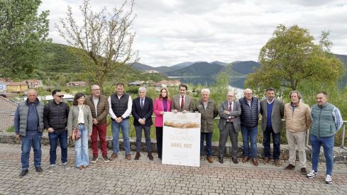 El consejero de Medio Ambiente, Vivienda y Ordenación del Territorio, Juan Carlos Suárez-Quiñones y la viceconsejera de Acción Cultural, Mar Sancho, presentan la VIII Edición de Músicos en la Montaña | Campillo / ICAL