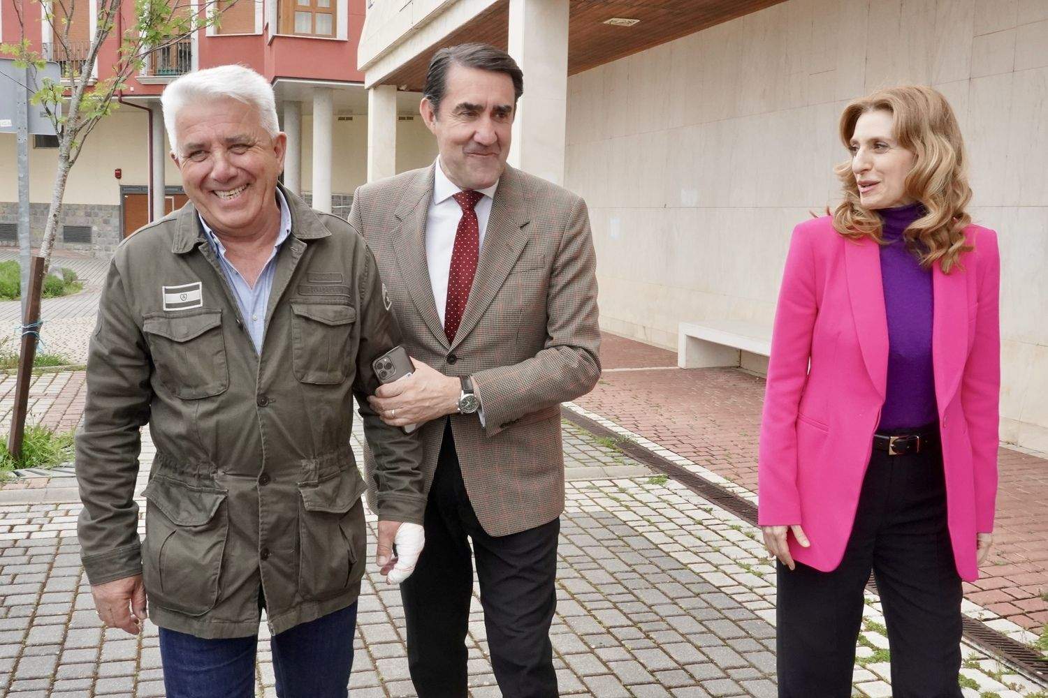 El consejero de Medio Ambiente, Vivienda y Ordenación del Territorio, Juan Carlos Suárez-Quiñones y la viceconsejera de Acción Cultural, Mar Sancho, presentan la VIII Edición de Músicos en la Montaña | Campillo / ICAL