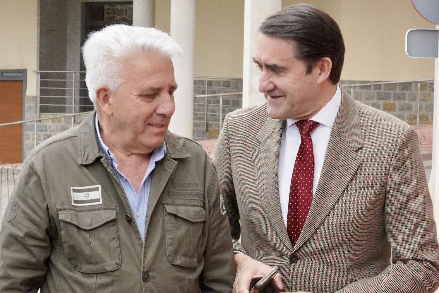 El consejero de Medio Ambiente, Vivienda y Ordenación del Territorio, Juan Carlos Suárez-Quiñones y la viceconsejera de Acción Cultural, Mar Sancho, presentan la VIII Edición de Músicos en la Montaña | Campillo / ICAL