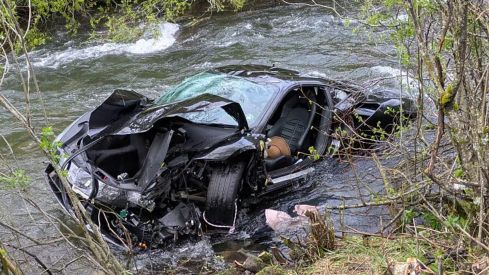 Dos fallecidos al caer su turismo a un río en Boca de Huérgano (León)