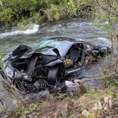 Dos fallecidos al caer su turismo a un río en Boca de Huérgano (León) Dos fallecidos al caer su turismo a un río en Boca de Huérgano (León)