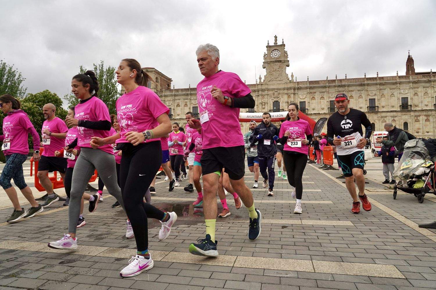 León acoge la quinta edición de la carrera solidaria con motivo del Día Mundial de la Enfermedad de Parkinson (5) León acoge la quinta edición de la carrera solidaria con motivo del Día Mundial de la Enfermedad de Parkinson (5)