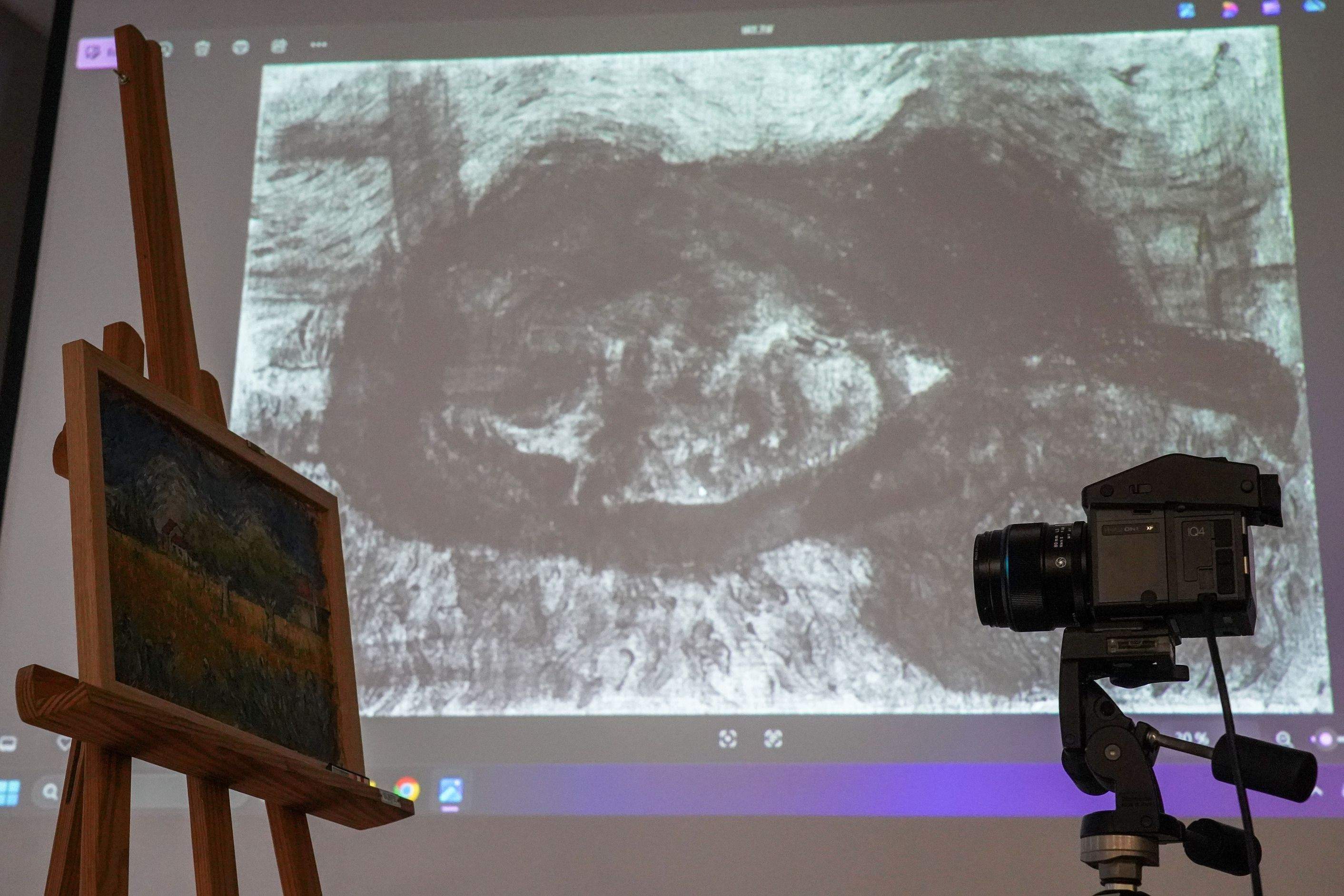 El Laboratorio Digital del Instituto de Humanismo y Tradición Clásica de la Universidad de León presenta un equipo fotográfico de alta resolución para el análisis de obras de arte | Campillo / ICAL