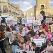 Las familias bañezanas vuelven a concentrarse por el servicio de Pediatría: "No queremos más parches"