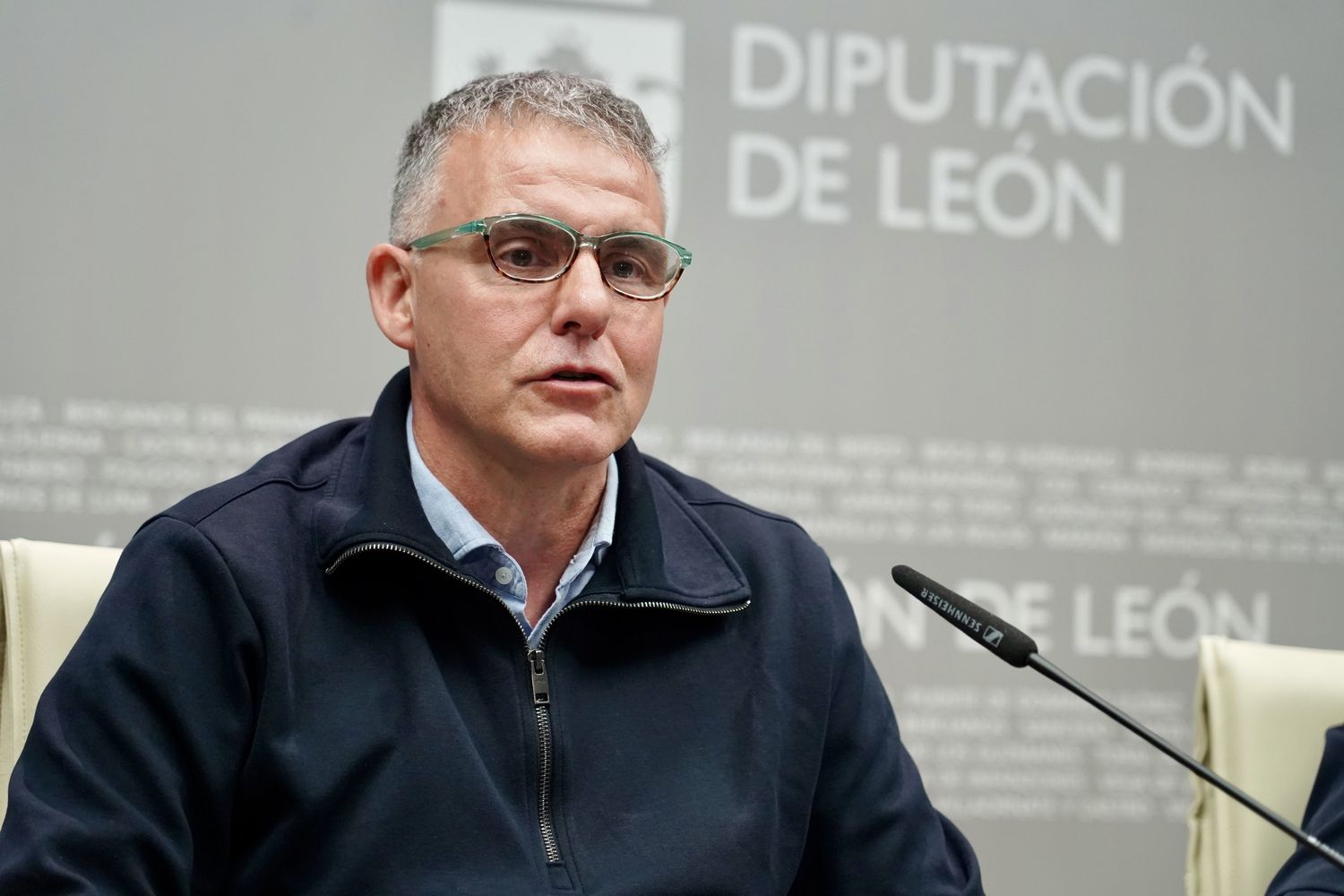 el representante del Aula Geológica de Robles y miembro de la asociación Amigos de Sierra Pambley, Policarpo Fernández López | Campillo / ICAL