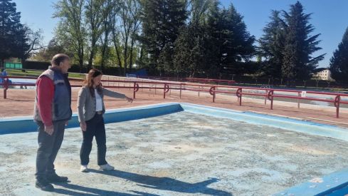 La Bañeza mejora su piscina municipal con nuevas zonas infantiles