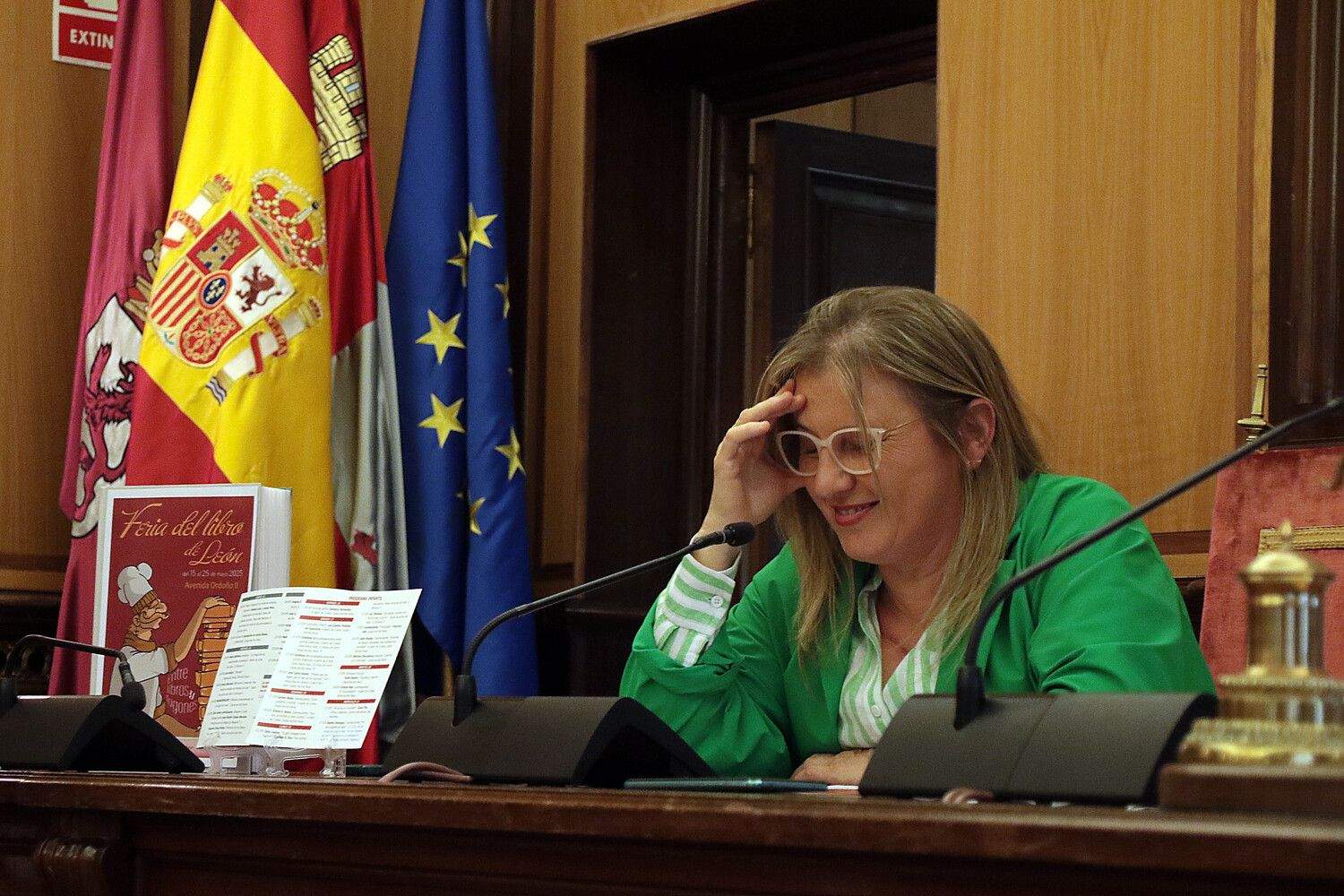 Los cocineros Yolanda León y Juanjo Pérez, del restaurante Cocinandos, ofrecen el pregón inaugural de la Feria del Libro de León | Peio García / ICAL