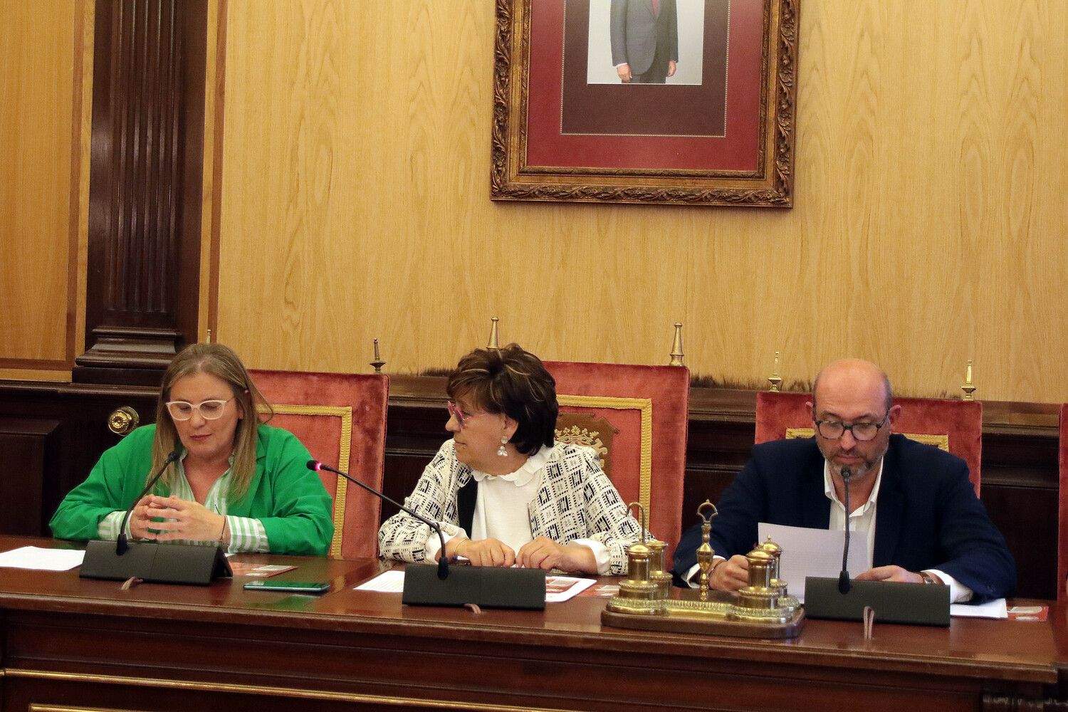  Los cocineros Yolanda León y Juanjo Pérez, del restaurante Cocinandos, ofrecen el pregón inaugural de la Feria del Libro de León | Peio García / ICAL