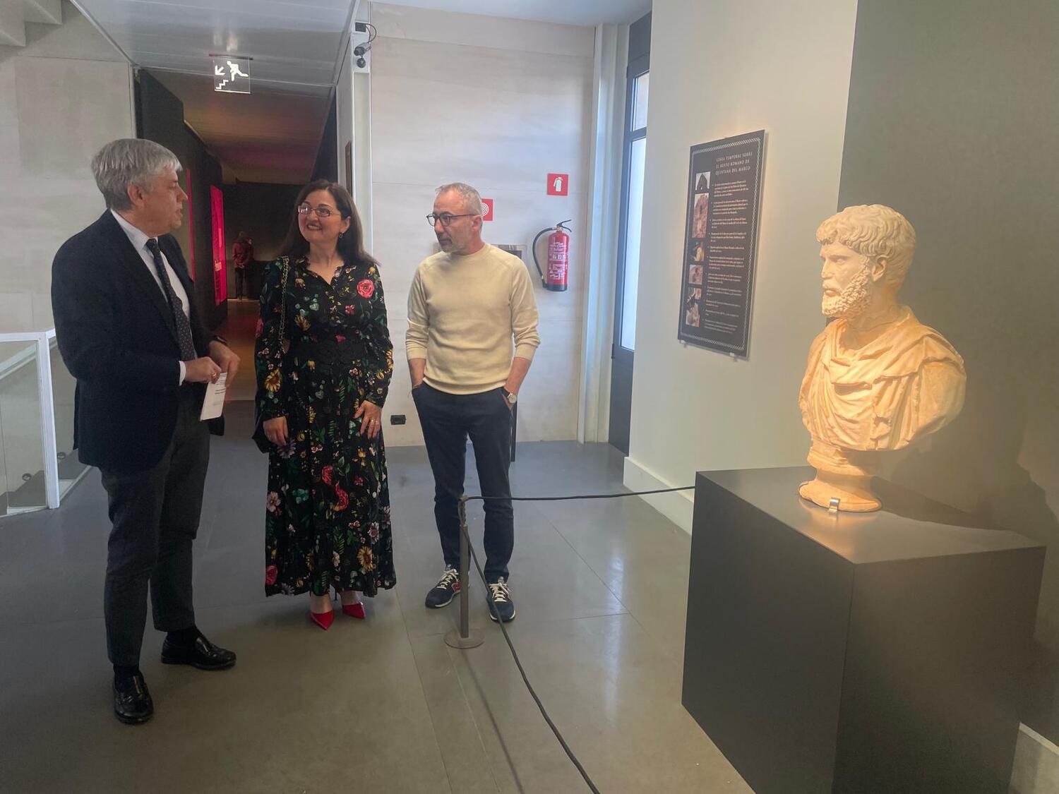 Presentación del busto romano incorporado al Museo de León