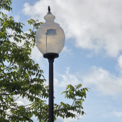 La Bañeza renueva el alumbrado de la calle Antonio Bordas con luminarias LED 