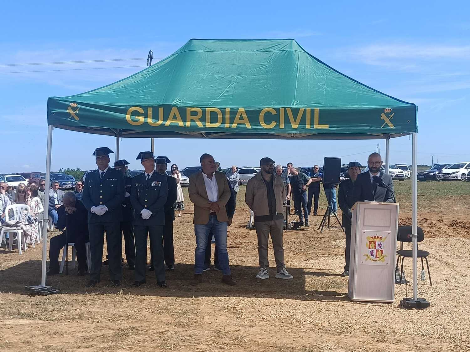 Inauguración de la escultura en homenaje a la Guardia Civil en la localidad de Fáfilas (León) Inauguración de la escultura en homenaje a la Guardia Civil en la localidad de Fáfilas (León)