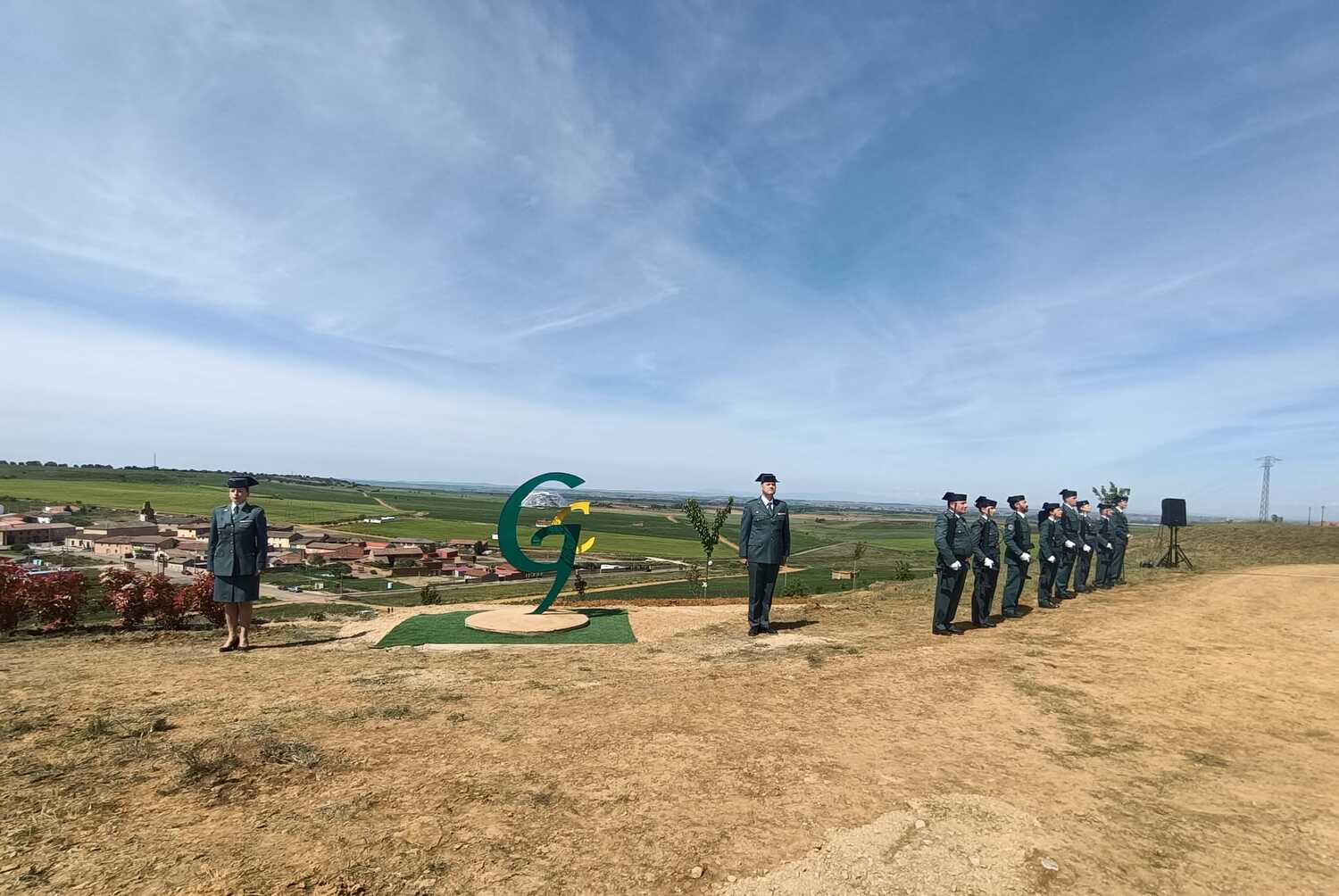 Inauguración de la escultura en homenaje a la Guardia Civil en la localidad de Fáfilas (León) Inauguración de la escultura en homenaje a la Guardia Civil en la localidad de Fáfilas (León)