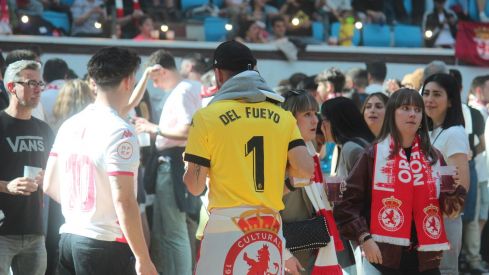 7.000 culturalistas disfrutan del derbi del siglo en la Fan Zone de la Plaza de Toros de León | José Martín 7.000 culturalistas disfrutan del derbi del siglo en la Fan Zone de la Plaza de Toros de León | José Martín