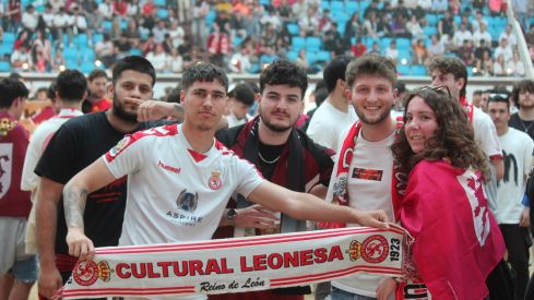 7.000 culturalistas disfrutan del derbi del siglo en la Fan Zone de la Plaza de Toros de León | José Martín 7.000 culturalistas disfrutan del derbi del siglo en la Fan Zone de la Plaza de Toros de León | José Martín