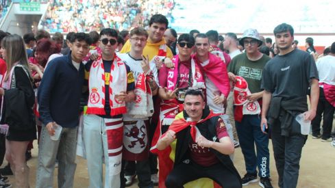 7.000 culturalistas disfrutan del derbi del siglo en la Fan Zone de la Plaza de Toros de León | José Martín 7.000 culturalistas disfrutan del derbi del siglo en la Fan Zone de la Plaza de Toros de León | José Martín