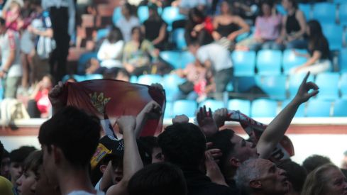 7.000 culturalistas disfrutan del derbi del siglo en la Fan Zone de la Plaza de Toros de León | José Martín 7.000 culturalistas disfrutan del derbi del siglo en la Fan Zone de la Plaza de Toros de León | José Martín