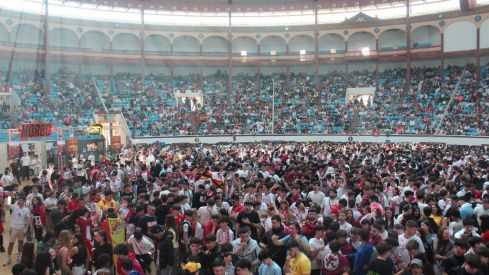 7.000 culturalistas disfrutan del derbi del siglo en la Fan Zone de la Plaza de Toros de León | José Martín 7.000 culturalistas disfrutan del derbi del siglo en la Fan Zone de la Plaza de Toros de León | José Martín