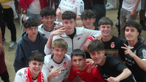 7.000 culturalistas disfrutan del derbi del siglo en la Fan Zone de la Plaza de Toros de León | José Martín 7.000 culturalistas disfrutan del derbi del siglo en la Fan Zone de la Plaza de Toros de León | José Martín