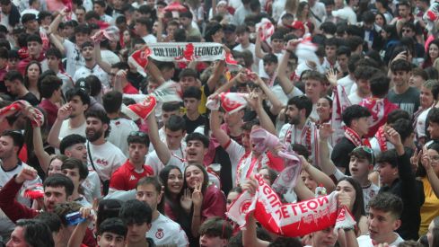 7.000 culturalistas disfrutan del derbi del siglo en la Fan Zone de la Plaza de Toros de León | José Martín 7.000 culturalistas disfrutan del derbi del siglo en la Fan Zone de la Plaza de Toros de León | José Martín