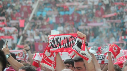 7.000 culturalistas disfrutan del derbi del siglo en la Fan Zone de la Plaza de Toros de León | José Martín 7.000 culturalistas disfrutan del derbi del siglo en la Fan Zone de la Plaza de Toros de León | José Martín