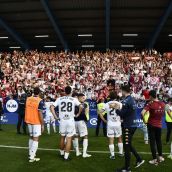 Los jugadores de la Cultural junto a la afición tras la derrota Los jugadores de la Cultural junto a la afición tras la derrota