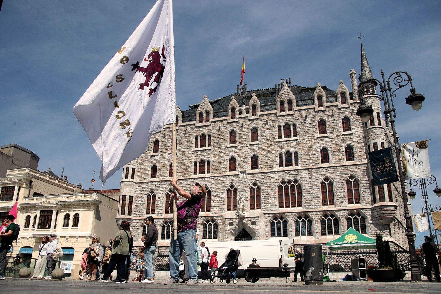 Más de un millar de personas asisten a la convocatoria de Conceyu País Llionés y Xuntanza Llionesista en León | Peio García / ICAL