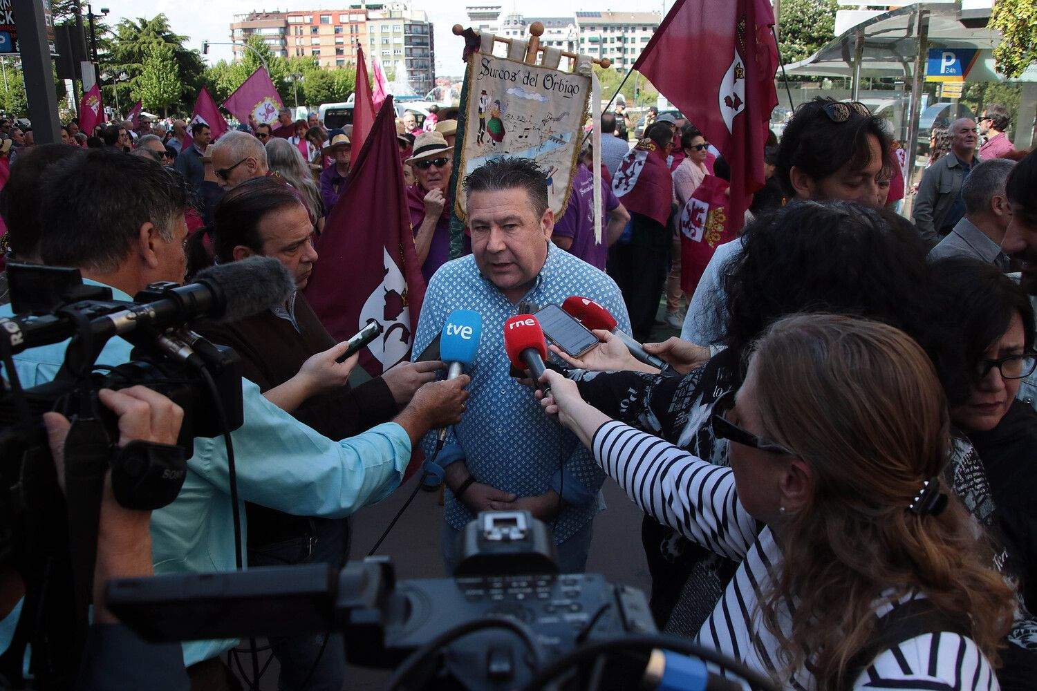 Más de un millar de personas asisten a la convocatoria de Conceyu País Llionés y Xuntanza Llionesista en León | Peio García / ICAL