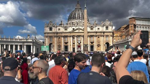 Emoción de una leonesa en el Vaticano: "Ni en mis mejores sueños habría creído posible asistir a este evento histórico"