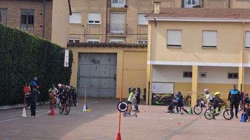 Escolares de La Bañeza aprenden de seguridad vial de la mano de la Policía Local