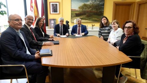 La Junta mantiene el restablecimiento del servicio de Feve en León en su agenda de reivindicaciones a Transporte | Campillo / ICAL