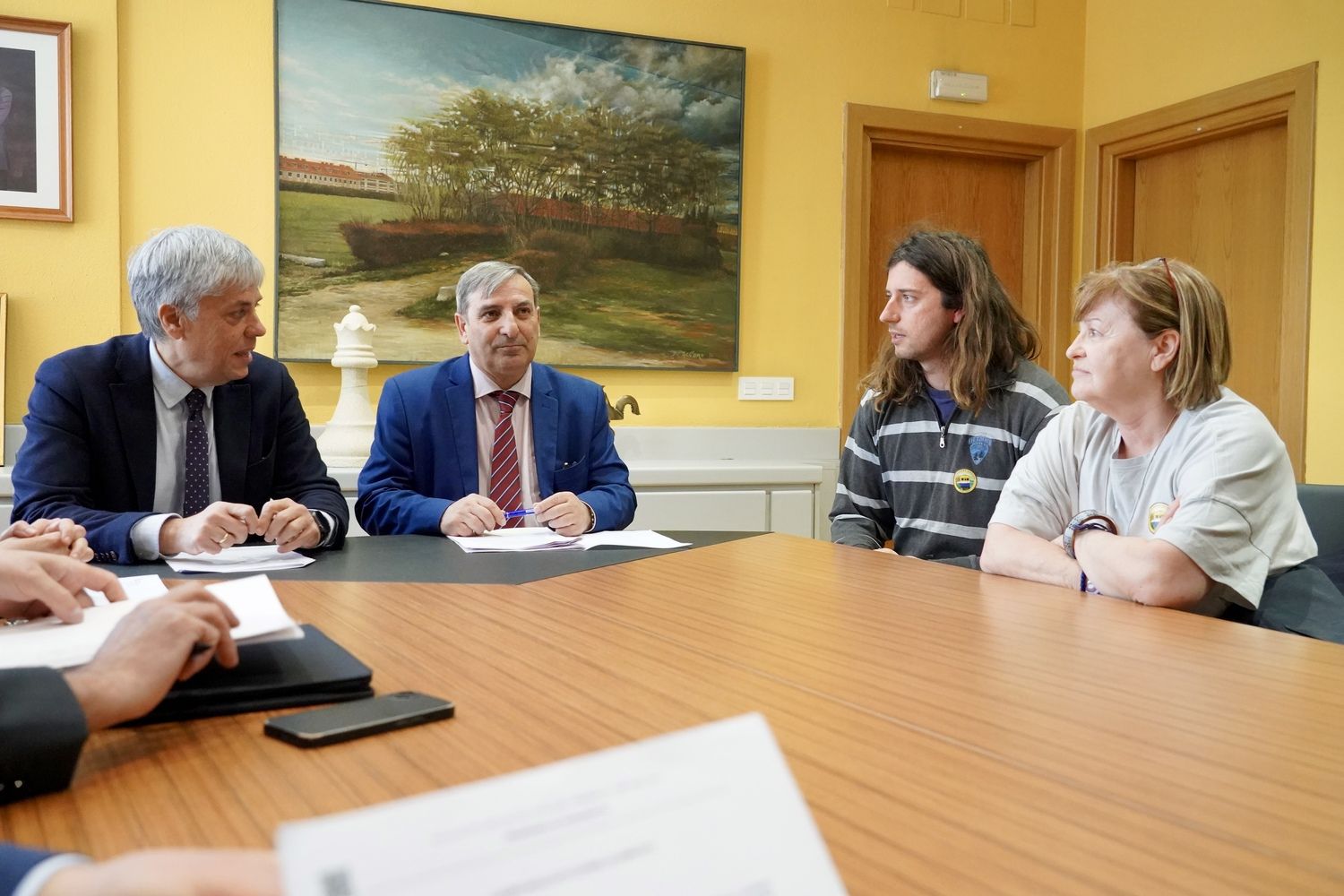 Reunión del consejero de Movilidad y Transformación Digital con representantes de la Plataforma en Defensa de Feve | Campillo /ICAL