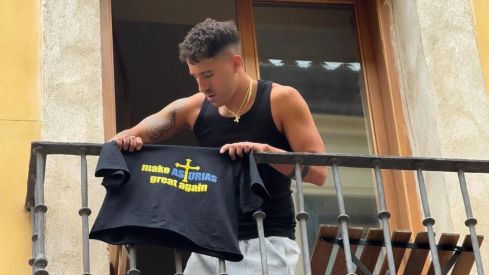 Así ha sido el paso del artista asturiano Enol por la provincia de León: Vuelve a casa andando desde Madrid | @enolbc