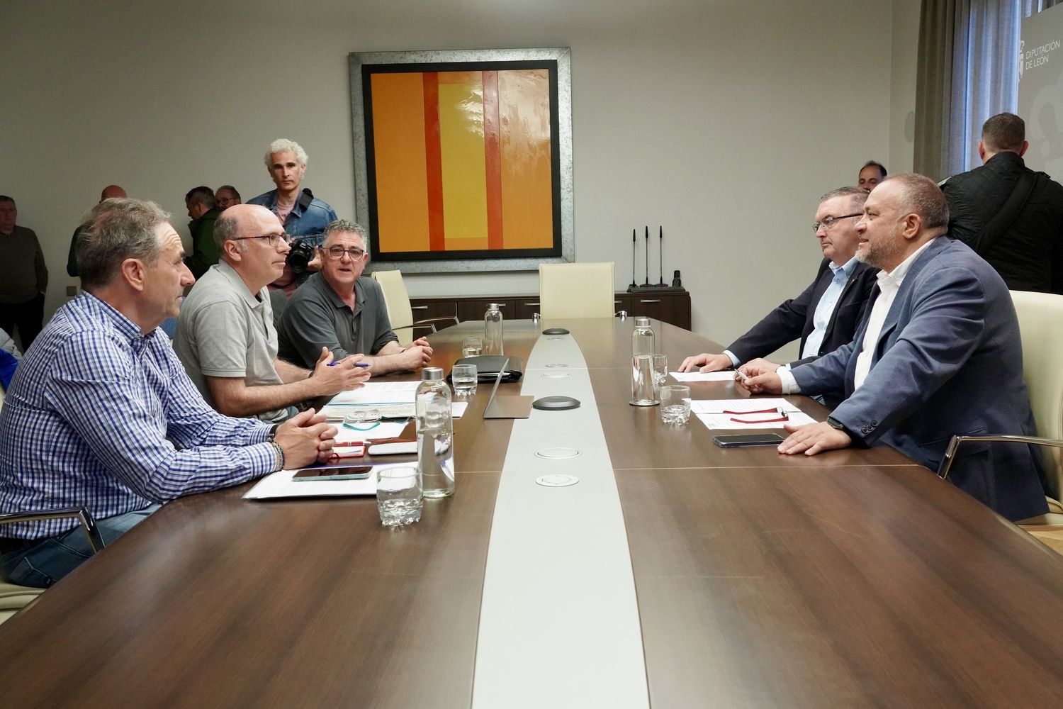 Reunión de la Diputación de León con el comité de empresa de Azucarera La Bañeza | Campillo / ICAL Reunión de la Diputación de León con el comité de empresa de Azucarera La Bañeza | Campillo / ICAL