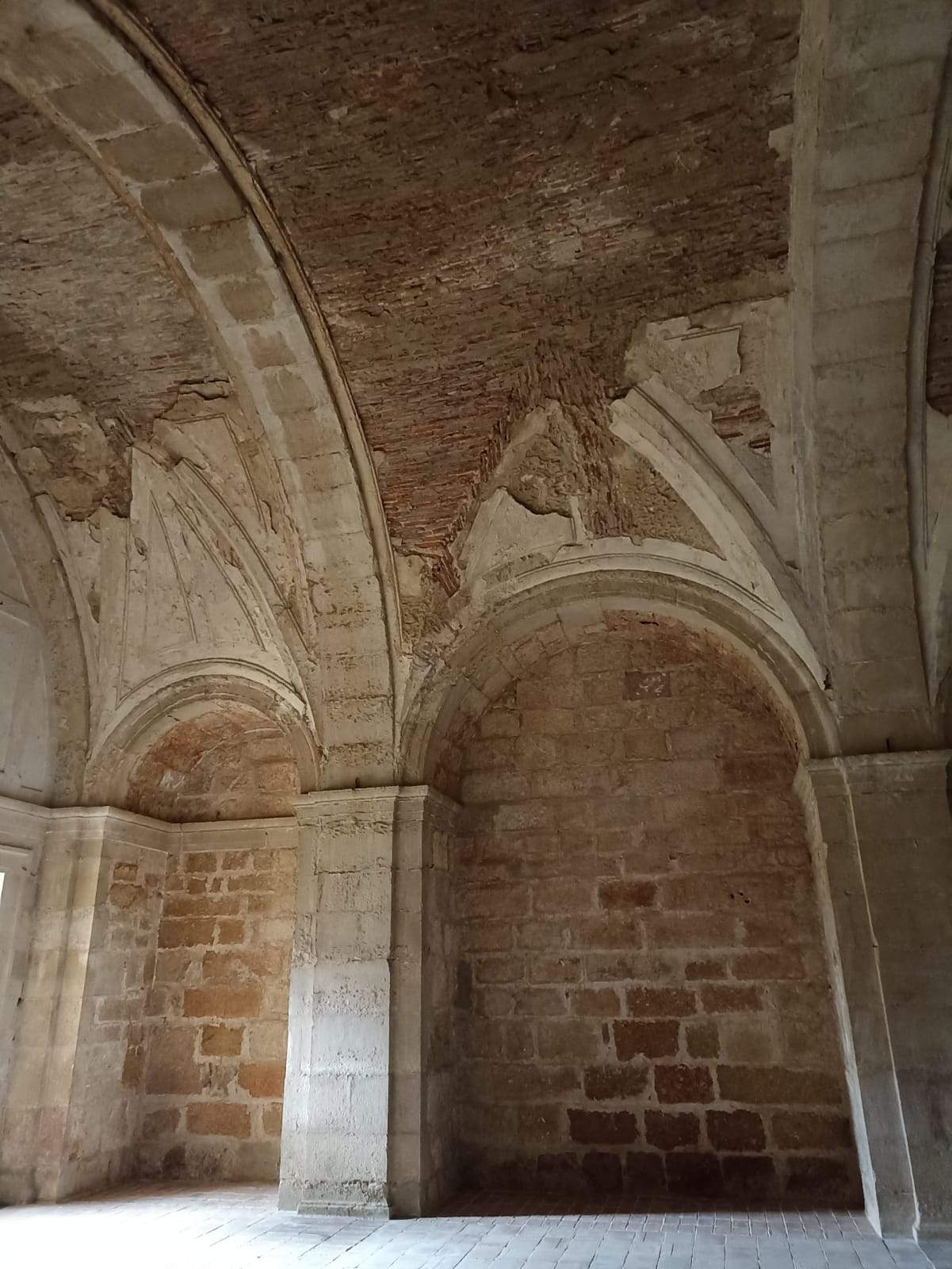 Finaliza la limpieza de la sacristía del Monasterio de Santa María de Sandoval tras una inversión de 17.000 euros