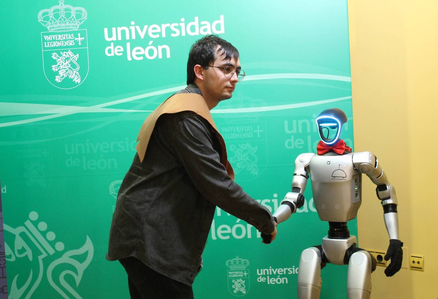 Graduación de la primera promoción del Máster en Robotica e IA de la ULE