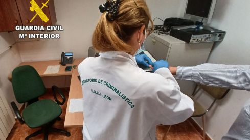 Detenidos en León después de robar un coche de alta gama en Valencia y estafar con él 34.000 euros