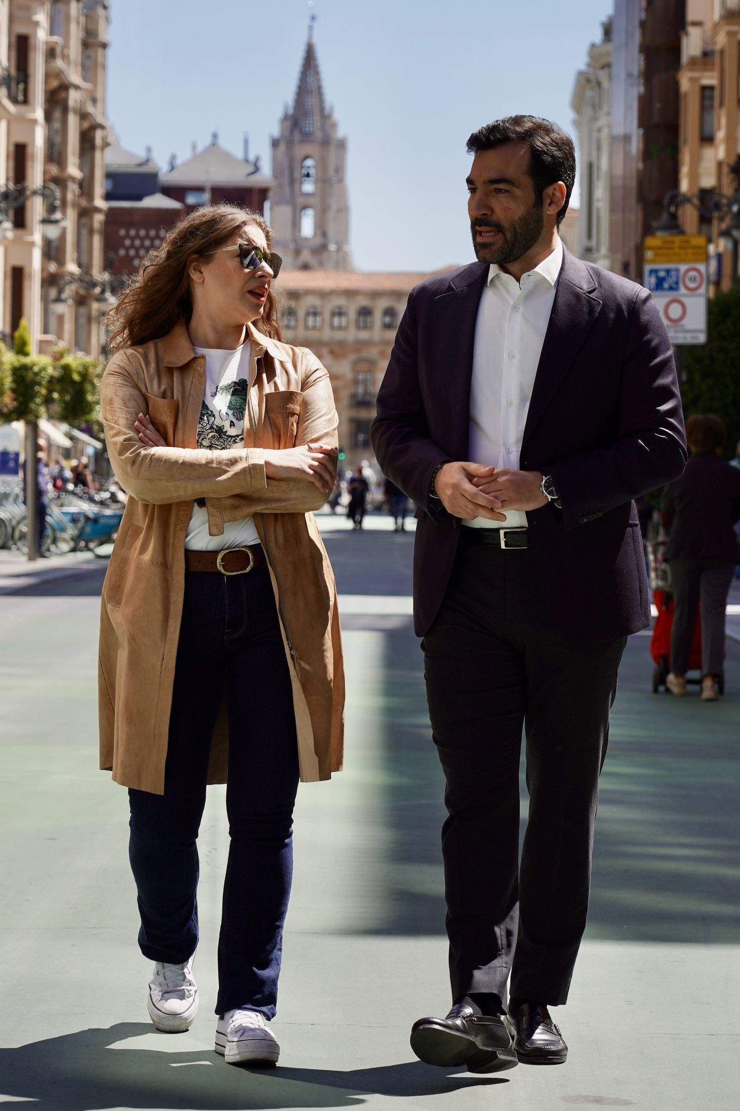La presidenta provincial del PP y vicesecretaria de Sanidad y Educación visita la Feria del Libro de León | Campillo / ICAL