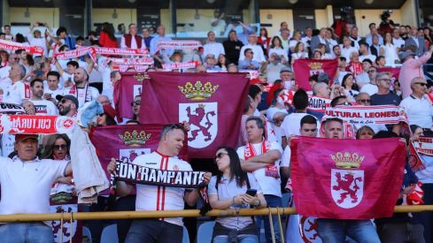 Afición de la Cultural y Deportiva Leonesa en el Reino de León | Isaac Llamazares