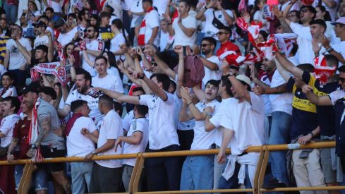Afición de la Cultural y Deportiva Leonesa en el Reino de León | Isaac Llamazares Afición de la Cultural y Deportiva Leonesa en el Reino de León | Isaac Llamazares