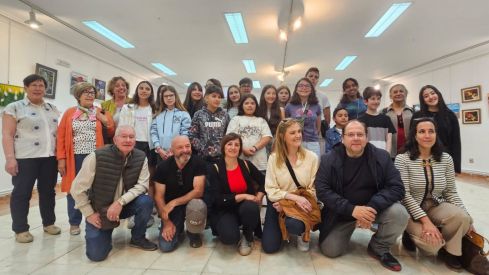 La Bañeza inaugura la exposición "Sueños Pintados" con 92 obras de artistas locales