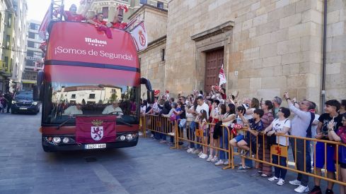 Recibimiento a la Cultural y Deportiva Leonesa en el Ayuntamiento de León | Campillo / ICAL