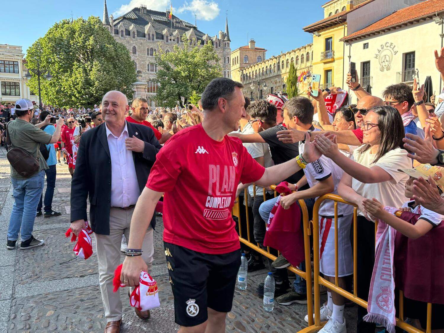 Recibimiento a la Cultural y Deportiva Leonesa en el Ayuntamiento de León | José Martín